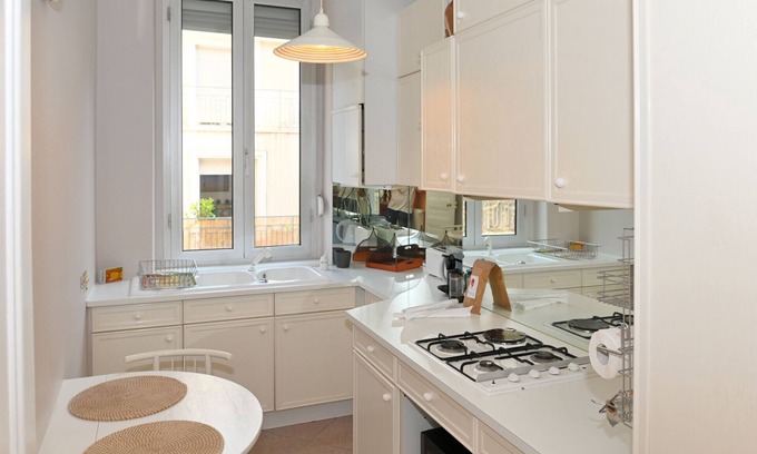 Moliere - Edgard Quinet Apartment | Experience Comfort at Venise - Appart'Ambiance Today