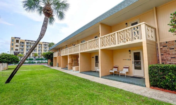 Fort Walton Beach House | Comfortable Stay at Venus Condominiums with Pool Access