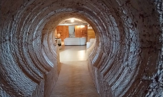 Coober Pedy House | Inviting Venushill Bed and Breakfast with Gourmet Kitchen