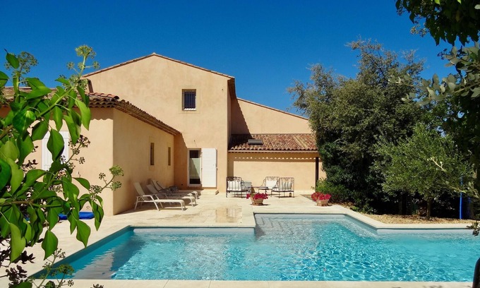 Rognes Apartment | Unforgettable VEOU + ANNEX with Pool & Family-Friendly Perks