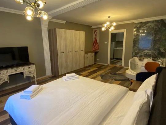 Bakırkoy House | Vera Pansiyon: Top-Rated Stay with Breakfast & Hot Tub