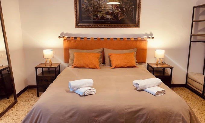 La Spezia Historic Centre Apartment | LA VERANDA LIBERTY: Guest Rated 10/10, Steps from Train