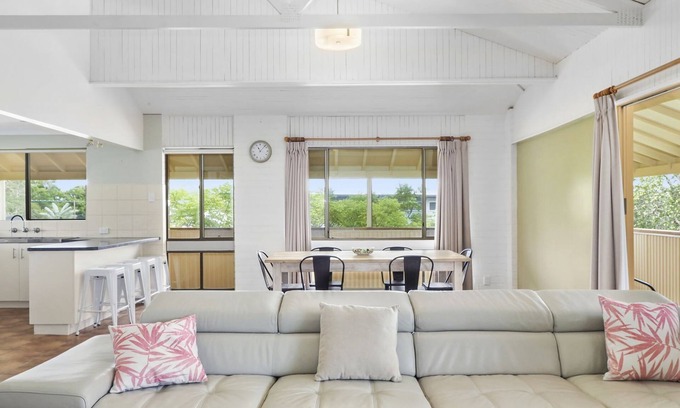 Mullaway House | Unforgettable Stay at Verandah Sunrise - Mullaway Village