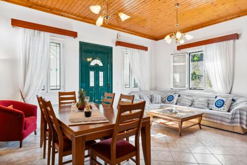 Vournikas House | Discover Verani Residence: Pet & Child Friendly Retreat