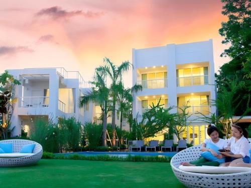 Puk Tian Resort | Ideal Retreat at Verano Beach Villa with Pool & Hot Tub