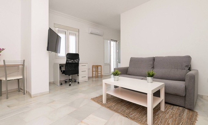Chiclana de la Frontera House | Discover Chic Apartment in Chiclana - Free Wi-Fi & Spa