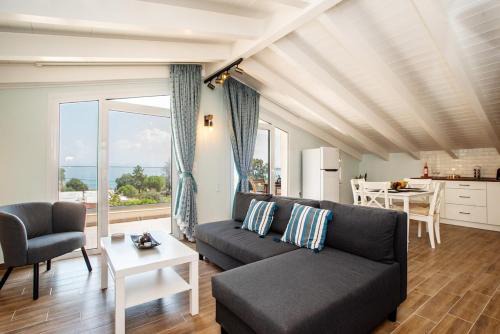 Petriti Apartment | Verde Blue Attic