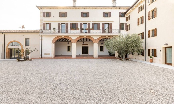 Mezzane di Sotto Apartment | Relax in VerdeOlivo1876: Ground Floor Ocean View Retreat
