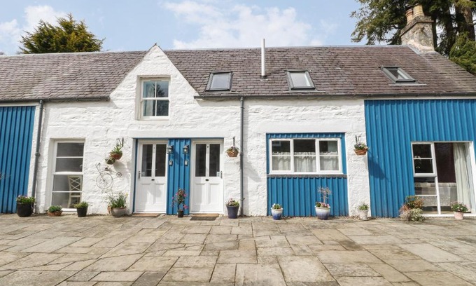 Strathtay House | Pet-Friendly Verdi Hotel: Rated 9/10 for Family Stays