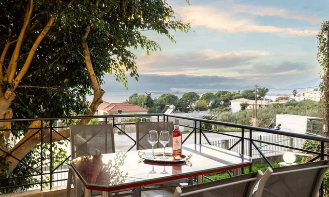 Paralia Vergas House | Discover Verga SeaBliss: Ideal Family Getaway with Breakfast