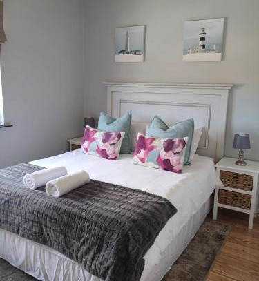 Franskraal Apartment | Discover Vergezicht Upper Unit: Your Ideal Retreat