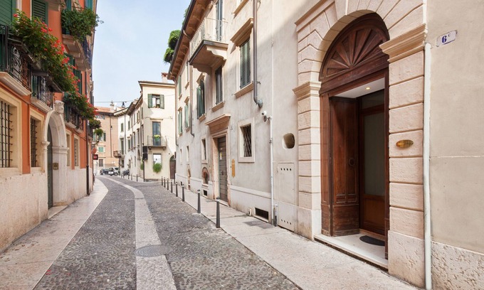 Verona City Centre Apartment | Experience Verincanto Suite in Vibrant Verona Downtown