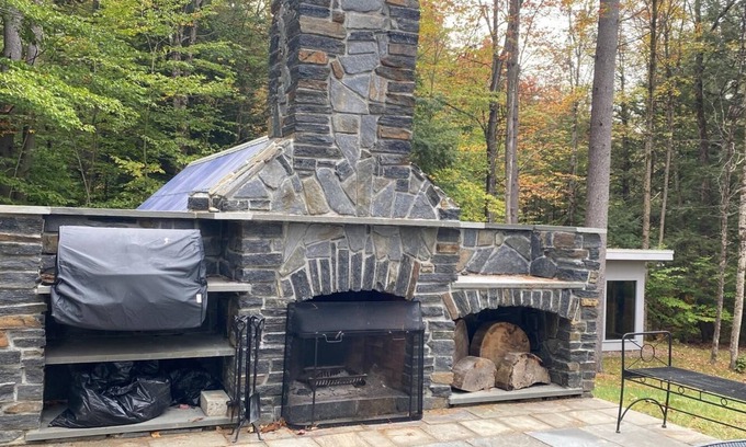 Guilford House | Experience Vermont Mirror House: Spa, Kitchen & Family Friendly