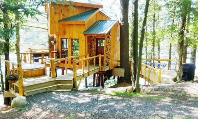 Newport Cabin | Idyllic Vermont Tree Cabin on Walker Pond with Private Retreat