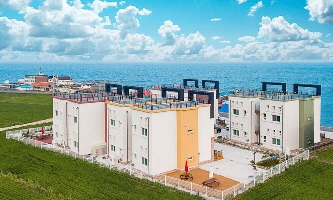Pohang House | Exceptional Vernazza Pension: Breakfast and Family-Friendly Stay