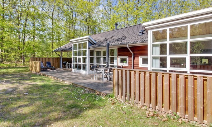 Hasle House | Beachside Retreat: Verner with Ocean View & Spa Access