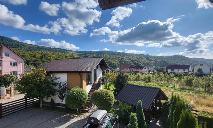 Solochyn Apartment | Discover Veronika Domik: Top-Rated Oceanfront Retreat