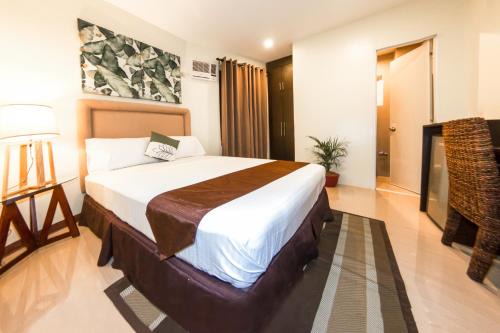 Mandaue Hotel | Welcoming Verovino Suites: Breakfast & Family-Friendly Stay