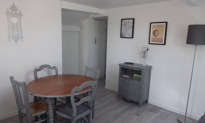Saint-Louis Apartment | Ideal Versailles Apartment Steps from the Castle