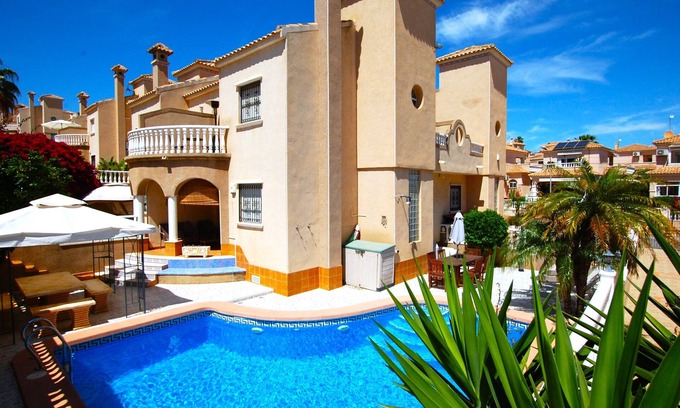 Lo Rufete House | Beautiful Getaway with Private Pool & Spa, Rated 10/10