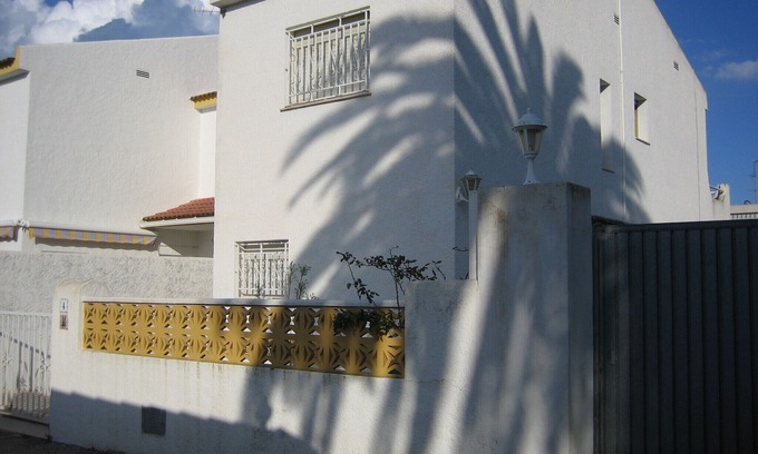 Vinaros House | Beachside Retreat with Pool and Ocean View - Rated 9/10