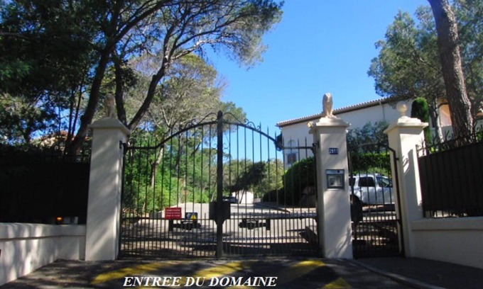 Boulouris-sur-Mer Apartment | Impressive Estate with Ocean View & Pool, Steps to Beach