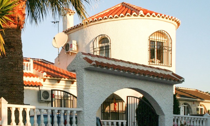 Los Alcazares House | Beautiful Villa with Pool, Ocean View & Steps to the Beach