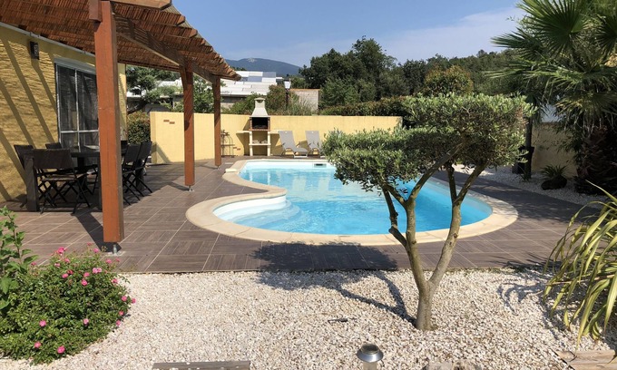 Les Cluses Villa | Beautiful Wooded Villa with Heated Pool & Ocean Views