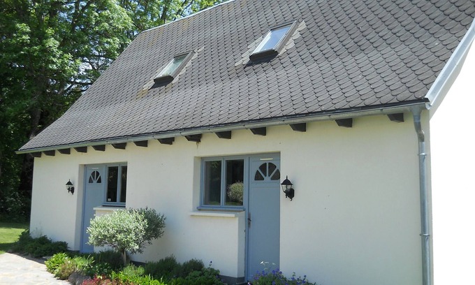 Egliseneuve-d'Entraigues Cottage | Cozy Cottage Near Sancy: Pet Friendly with Lake Views