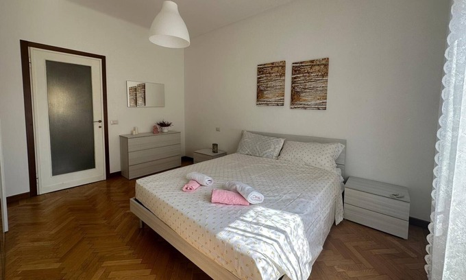 Tricolore Apartment | Central Three-Room Apartment Steps from the Duomo