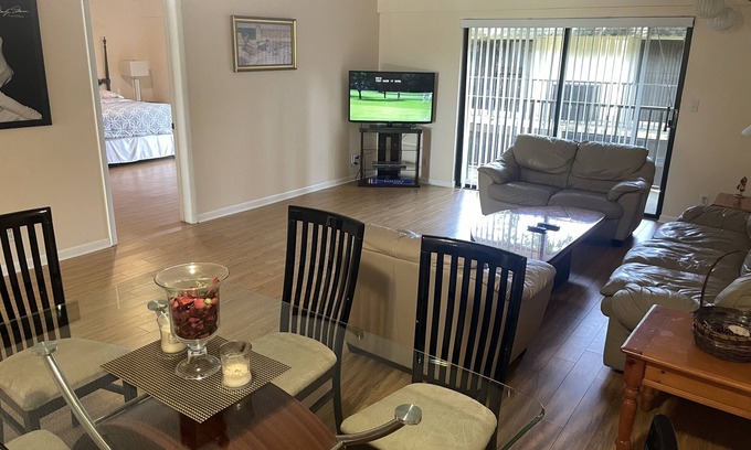 Deerfield Beach Condo | Cozy Condo Retreat with Spa & Family-Friendly Amenities