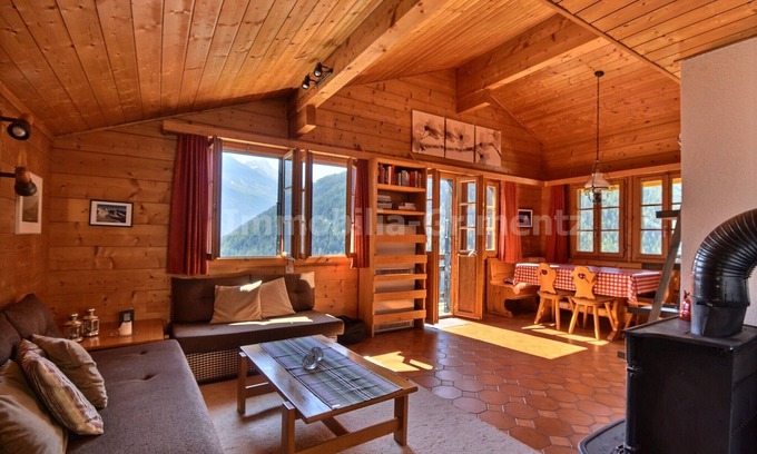 Grimentz Ski Chalet | Cozy Chalet Retreat for 6 with Fireplace & Kitchen Space