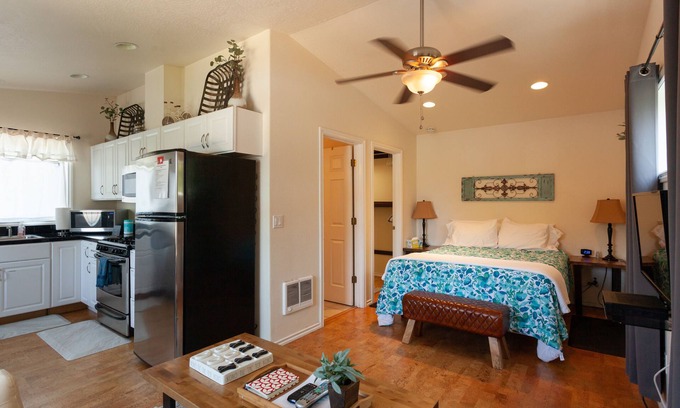 Medford Apartment | Comfortable Stay in Quiet Neighborhood - Walk to Park