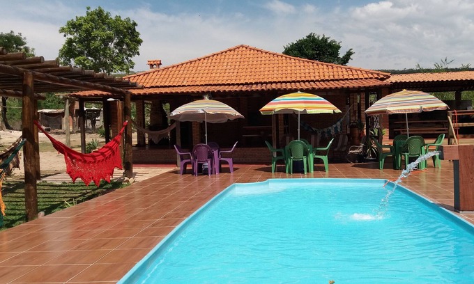Sao Joao da Alianca Cottage | Cozy Chalet for Nature Lovers with Inviting Pool Access