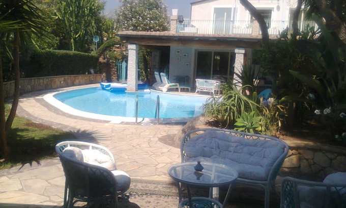 Torre di Bari Villa | Cozy Independent Villa with Pool & Spa - 10/10 Rating