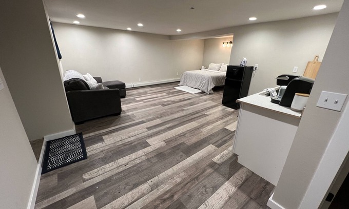Butte Apartment | Cozy Uptown Studio Apartment - Guest Rated 10/10!