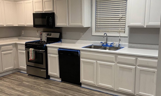 Covington House | Ideal Family Retreat with Pool, Breakfast & Child-Friendly Amenities