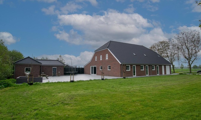 Lage Zwaluwe House | Premier Group Retreat with En-Suite Rooms & Breakfast