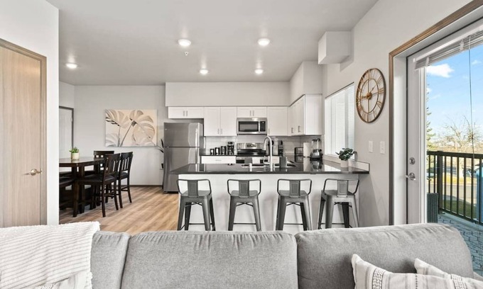 South Perry District Apartment | New 2 Bed 2 Bath Retreat Near Downtown with Breakfast