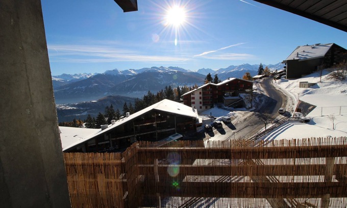Anzere Apartment | Modern 4-Room Flat Near Cable Car with Family Amenities