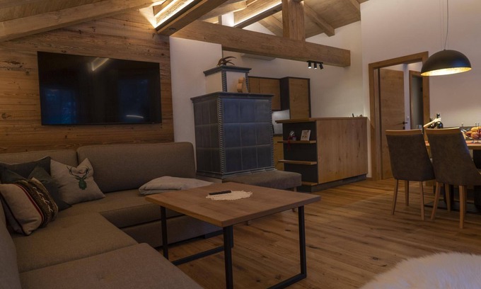 Tulfes Apartment | Beautiful Apartment Steps from Ski Lift and Hall's Old Town