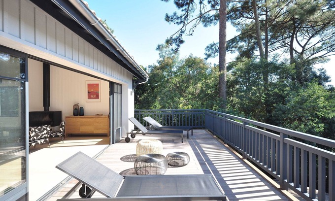 Pyla-sur-Mer Villa | Beachside Villa with Pool Amid Pine Trees – Rated 10/10