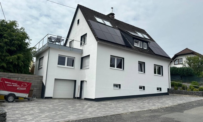 Kreuztal House | Bright and Spacious Apartment with Breakfast Included