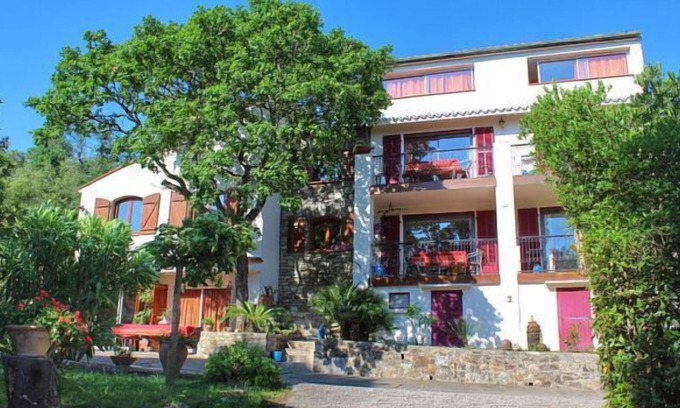 Plage d'Argeles Cottage | Peaceful Cottage Steps from the Beach with Ocean Views