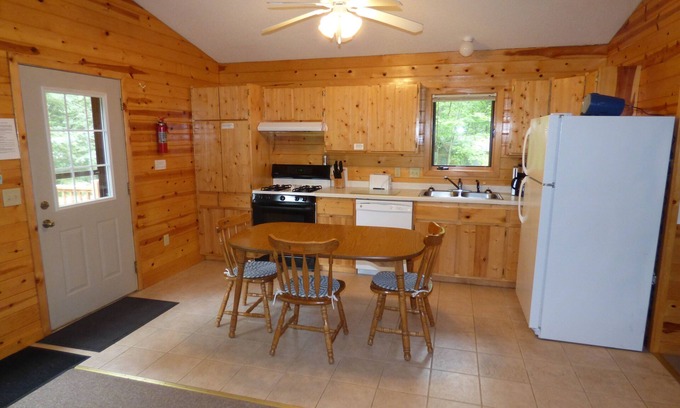 Marcell Cabin | Immaculate 3-Bedroom Retreat with Fireplace & Ocean Views