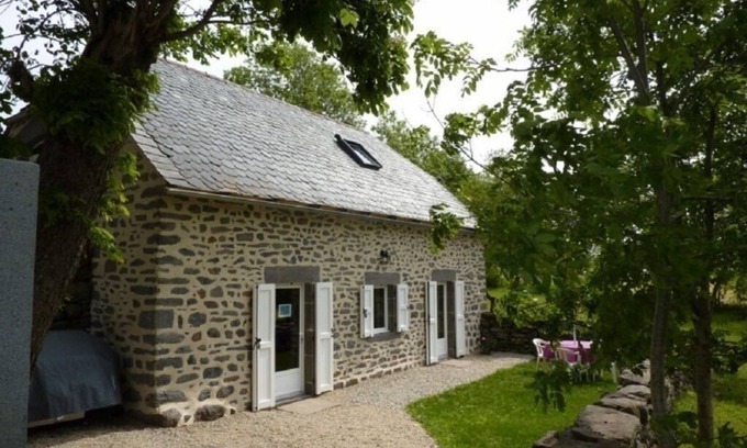 Paulhac House | Relaxing Gite for 5 at the Base of Plomb du Cantal