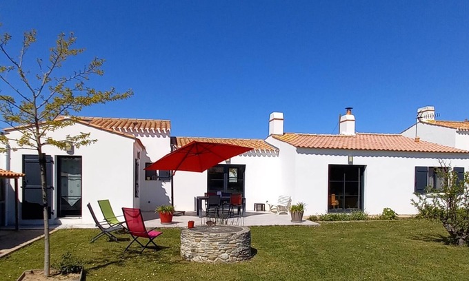 Noirmoutier-en-l'Ile House | Charming Noirmoutrine House Steps from Beach and Port
