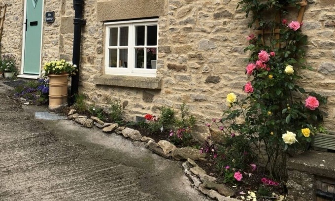 Skeeby Cottage | Very pretty Yorkshire stone cottage