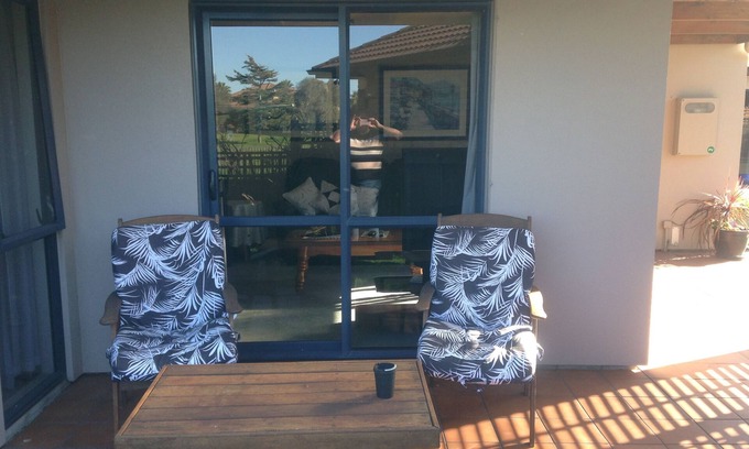 Papamoa Beach House | Private Modern Flat by Reserve with Oceanfront Amenities