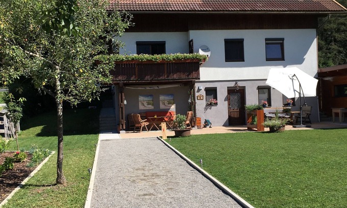 Presseggen Apartment | Spacious Ski Apartment for 6 near Nassfeld and PesseggerSee